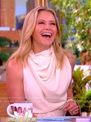 Sara’s white lace skirt and top on The View