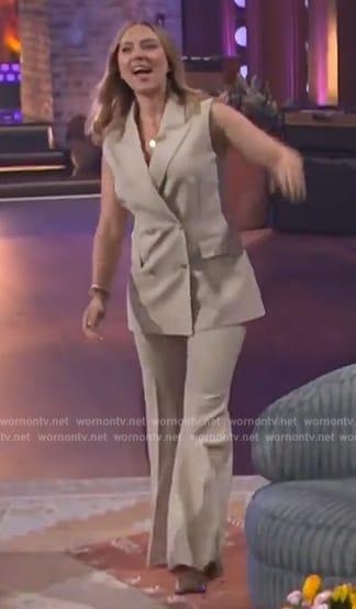 Scarlett Johansson’s beige vest and pants on The Kelly Clarkson Show