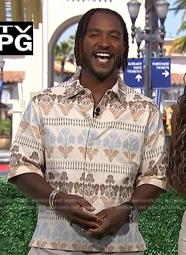 Scott's printed short sleeve shirt  on Access Hollywood