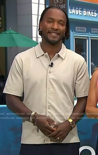 Scott's beige textured polo on Access Hollywood