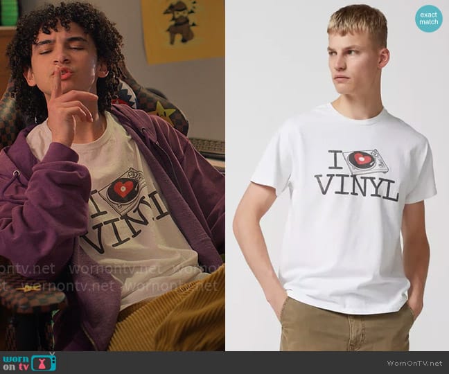 Urban Outfitters I Love Vinyl Tee worn by Finn Alexander (Faly Rakotohavana) on UnPrisoned