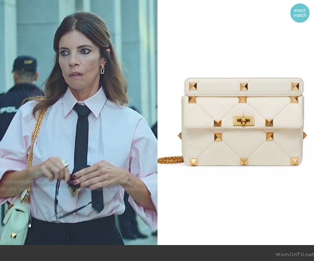 Valentino Medium Roman Stud Shoulder Bag worn by Carmen (Maribel Verdú) on Elite