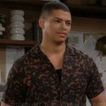 Zende’s tortoiseshell print shirt on The Bold and the Beautiful