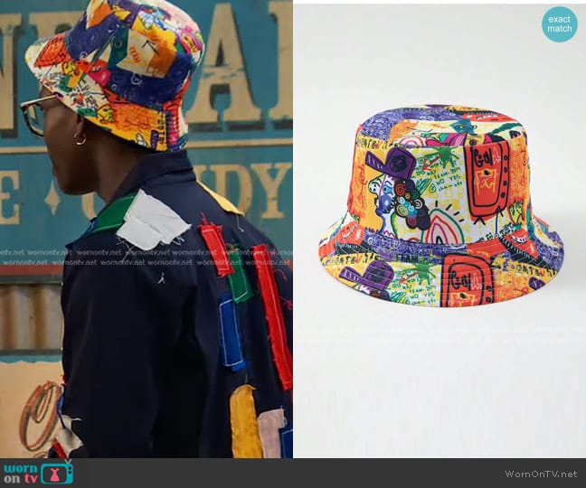 Shein Abstract Printed Reversible Bucket Hat worn by Noah Lambert (Israel Johnson) on Bunkd