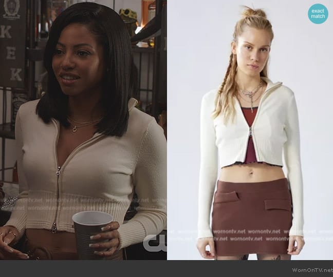 Urban Outfitters Everleigh Two-Way Zip-Up Cardigan worn by Thea (Camille Hyde) on All American Homecoming