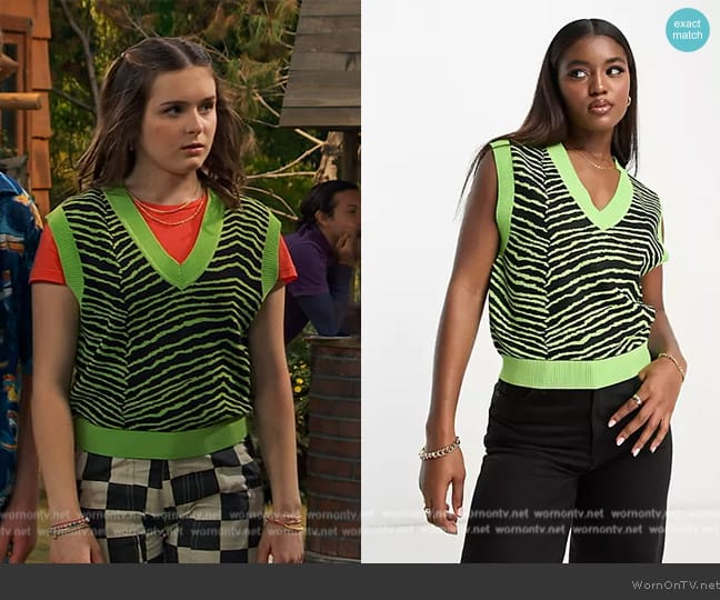 Urban Revivo Stripe Knitted V-Neck Sweater Vest worn by Winnie Webber (Shiloh Verrico) on Bunkd