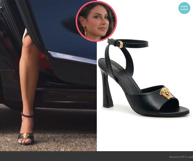 Jennifer’s black sandals on RHONJ