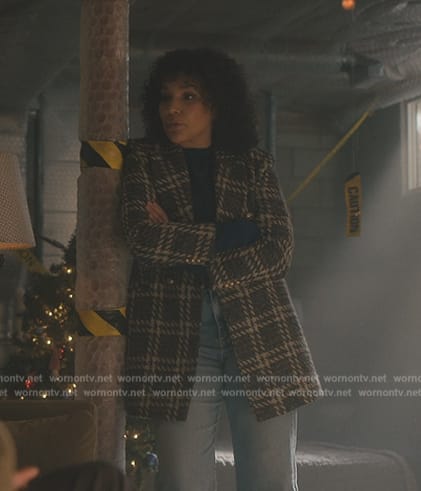 Allison’s plaid double breasted blazer on The Umbrella Academy