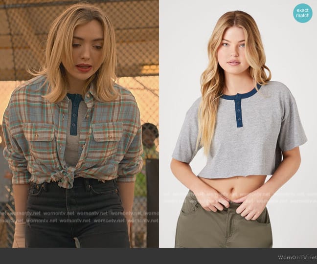 Forever 21 Raw-Cut Cropped Tee worn by Tory Nichols (Peyton List) on Cobra Kai