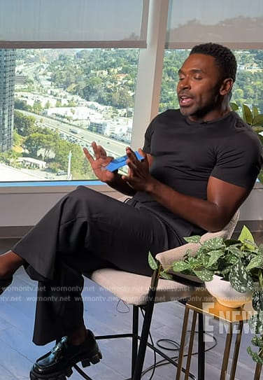 Justin's black leather loafers on E! News