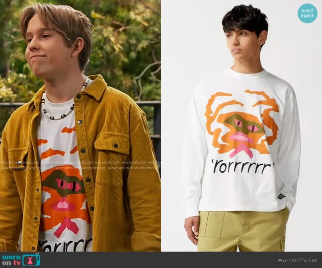 Levi’s Skate Boxy Graphic Long Sleeve Tee worn by Jake (Luke Busey) on Bunkd