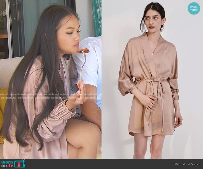 Lunya Washable Silk Robe in Otium Tan worn by Jenn Tran on The Bachelorette