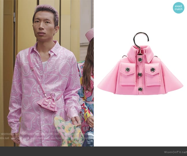 Marrknull Pink AirPods mini bag worn by Étienne (Jin Xuan Mao) on Emily in Paris