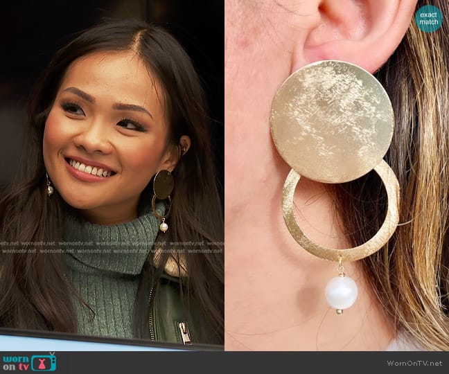 Parravi Jewelry 2 Circle Pearl Dangle Earrings worn by Jenn Tran on The Bachelorette