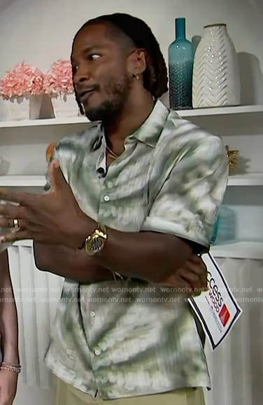 Scott's green tie dye shirt on Access Hollywood