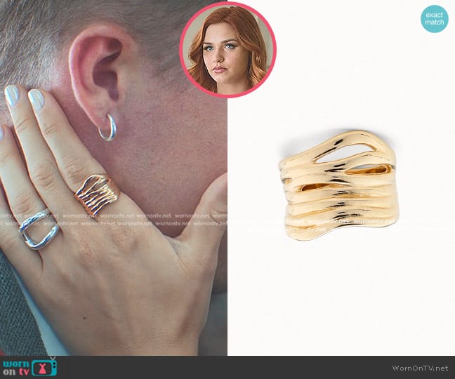 Uno de 50 18K Gold-plated Ring worn by Chloe (Mirela Balic) on Elite