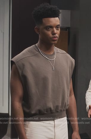 Will's brown short sleeve sweater on Bel-Air