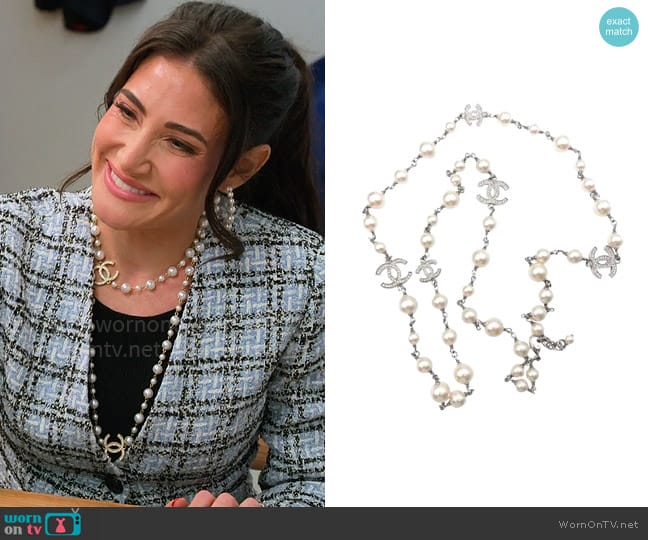 Chanel CC Crystal Faux Pearl Long Necklace worn by Chloe Tucker Caine on Owning Manhattan