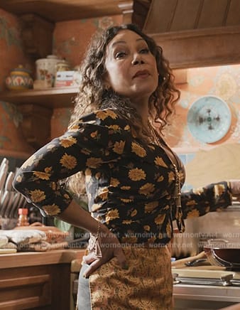 Inez's floral print ruched top on Only Murders in the Building