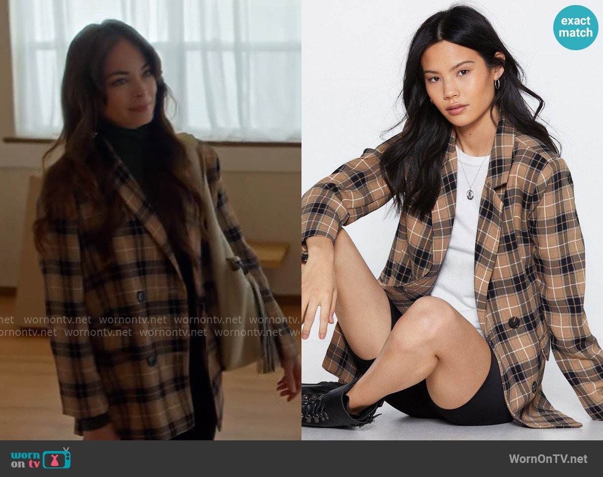 Nasty Gal Check Me Relaxed Blazer worn by Cassandra Lee (Kristin Kreuk) on Murder in a Small Town