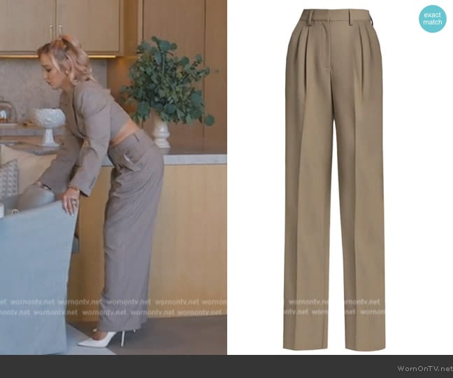 Akvnas Gray Pants worn by Mary Fitzgerald on Selling Sunset