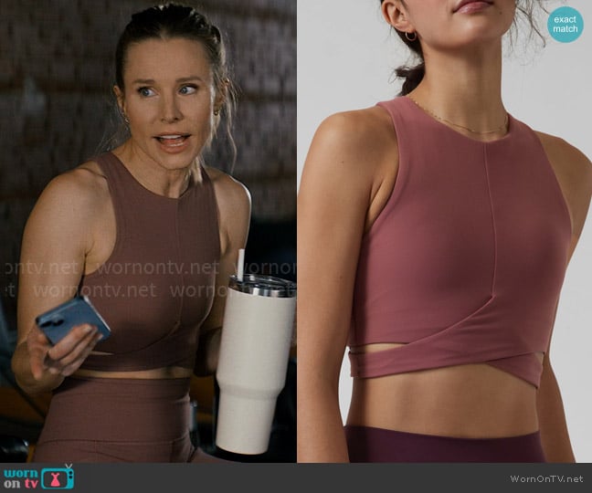 Athleta Conscious Crop Cutout Bra worn by Joanne (Kristen Bell) on Nobody Wants This