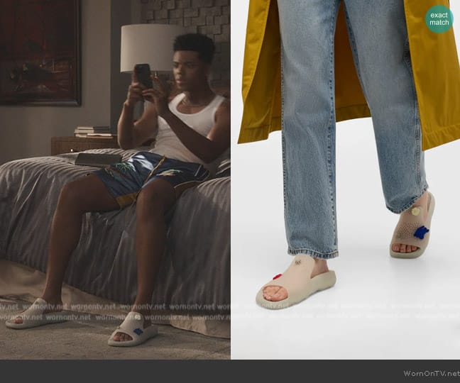 Burberry Rubber Stingray Slides worn by Will Smith (Jabari Banks) on Bel-Air