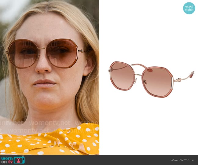 Coach Full Fit Signature Crystal Metal Hexagon Sunglasses Style CD452 worn by Abby Winbury (Dakota Fanning) on The Perfect Couple