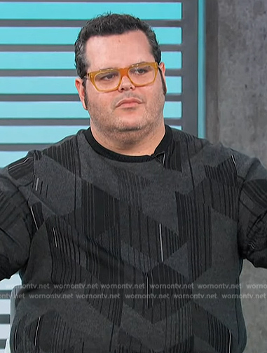 Josh Gad's black printed sweater on Access Hollywood