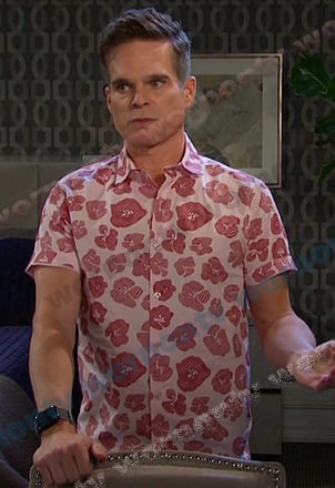 Leo's pink floral shirt on Days of our Lives