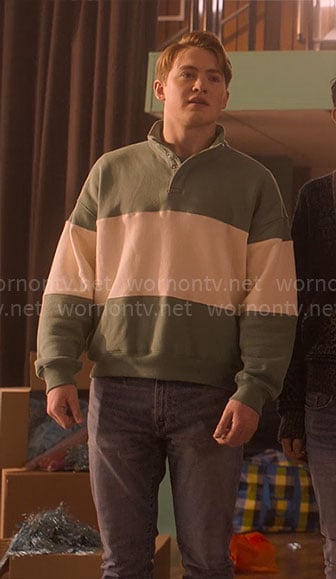 Nick's green and white pullover on Heartstopper