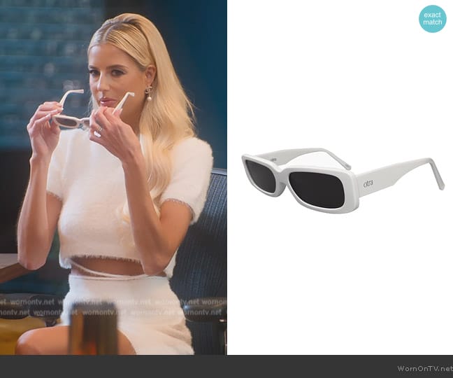 Otra Sunny Sunglasses worn by Emma Hernan on Selling Sunset