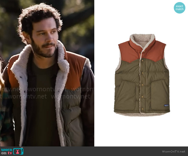 Patagonia Reversible Bivy Down Vest in Basin Green worn by Noah (Adam Brody) on Nobody Wants This