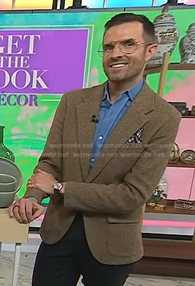 Preston Konrad's brown herringbone blazer on Today
