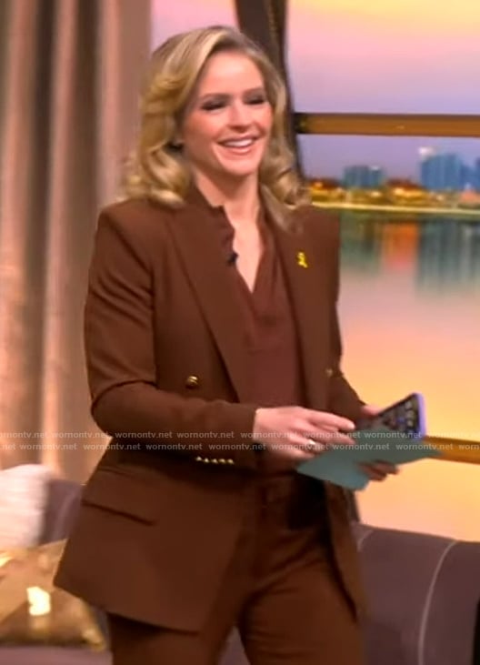 Sara’s brown double breasted blazer on The View