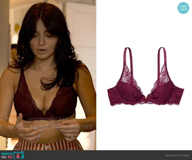 Victorias Secret Love Cloud Lightly Lined Plunge Bra worn by Amelia Sacks (Eve Hewson) on The Perfect Couple