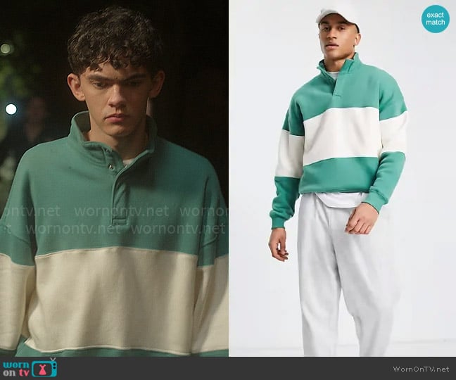 Abercrombie & Fitch Tonal chest panel half snap sweatshirt in green worn by Charlie Spring (Joe Locke) on Heartstopper