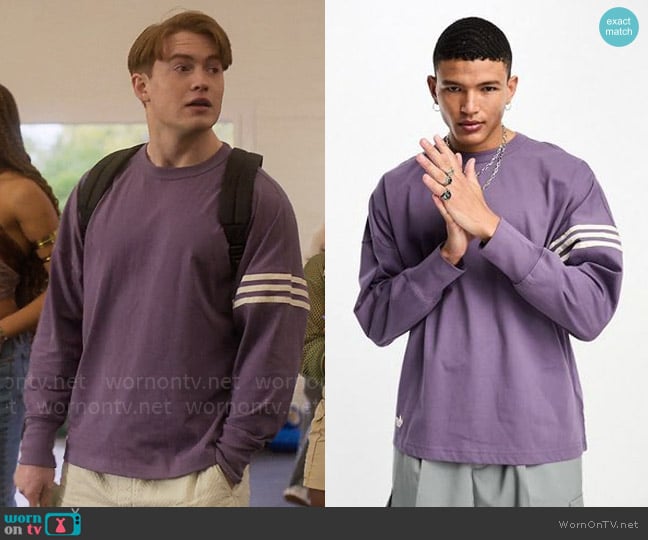 Adidas Neuclassics 3 stripe oversized long sleeve t-shirt in purple worn by Nick Nelson (Kit Connor) on Heartstopper