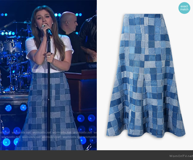 A.W.A.K.E. MODE Patchwork denim maxi skirt worn by Kelly Clarkson on The Kelly Clarkson Show