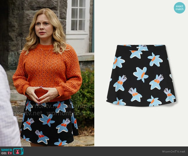 Compania Fantastica Calatea black floral print short skirt worn by Sam (Rose McIver) on Ghosts