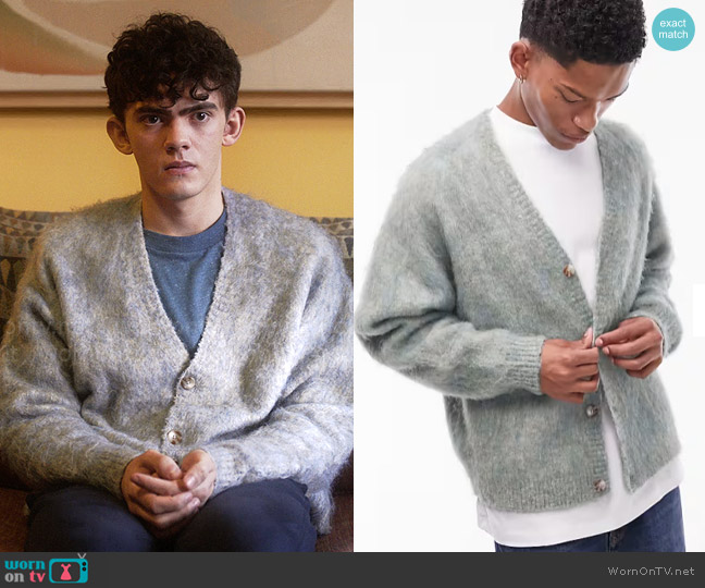 Topman Heavily brushed cardigan in blue worn by Charlie Spring (Joe Locke) on Heartstopper