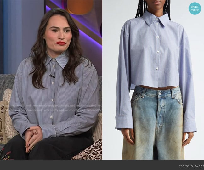 Acne Studios Satai Stripe Crop Cotton Button-Up Shirt worn by Kathryn Gallagher on The Kelly Clarkson Show