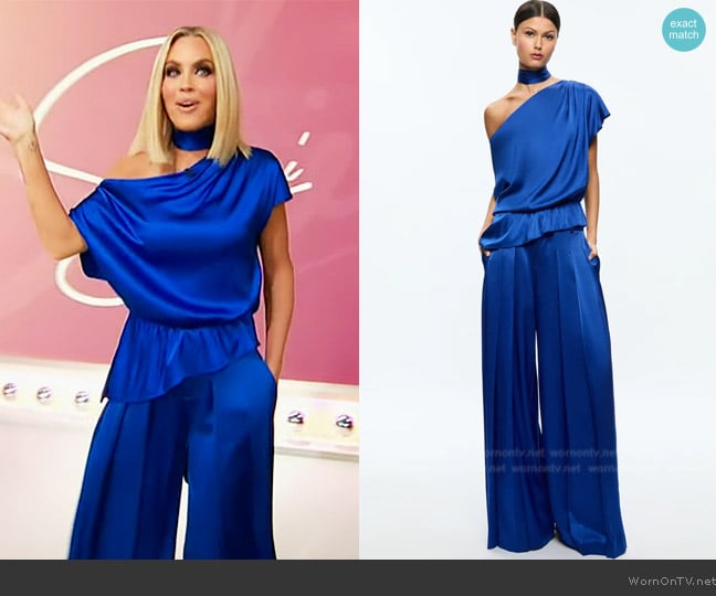 Alice + Olivia Mitsuko Draped One Shoulder Asymmetric Blouse with Scarf worn by Jenny McCarthy on Sherri