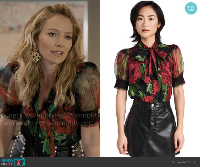 Alice + Olivia Brentley Tie Neck Puff Sleeve Blouse in Cloud Floral worn by Lorna Crane (Becki Newton) on The Lincoln Lawyer