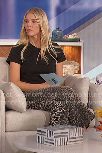 Amanda's leopard print jeans on The Talk