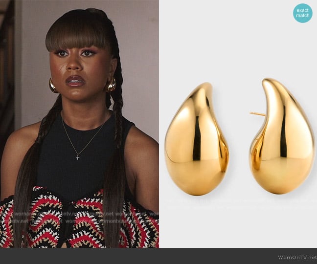 Keisha’s large drop earrings on All American HC