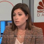 Chloe Melas’s beige houndstooth blazer on NBC News Daily