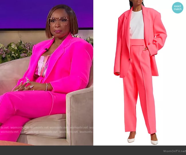 Jennifer’s oversized blazer on The Jennifer Hudson Show