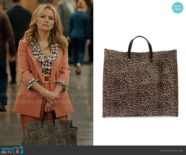 Clare V. Simple Suede Tote worn by Lorna Crane (Becki Newton) on The Lincoln Lawyer