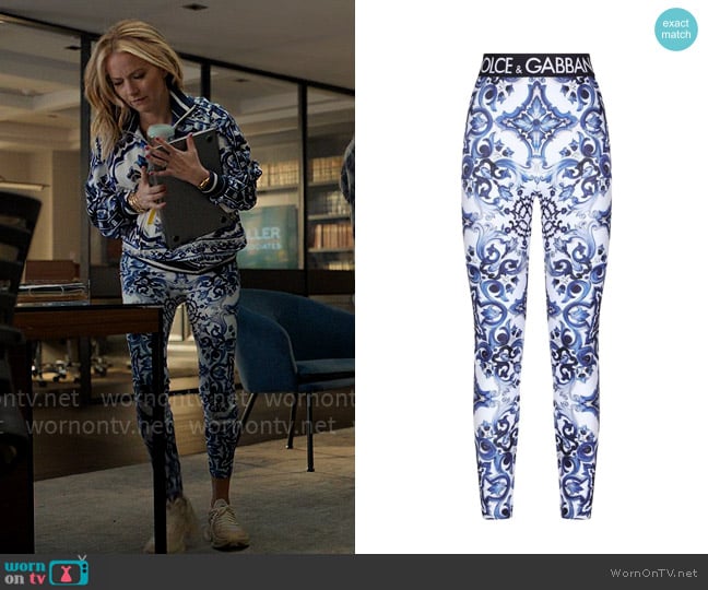 Dolce & Gabbana Majolica-print jersey leggings worn by Lorna Crane (Becki Newton) on The Lincoln Lawyer